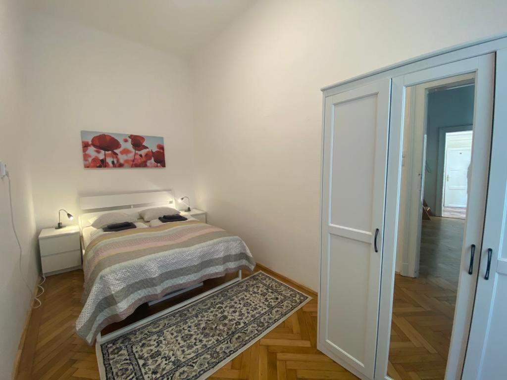 Ac With Free Parking At Acacia St, City Center Budapeste Exterior foto